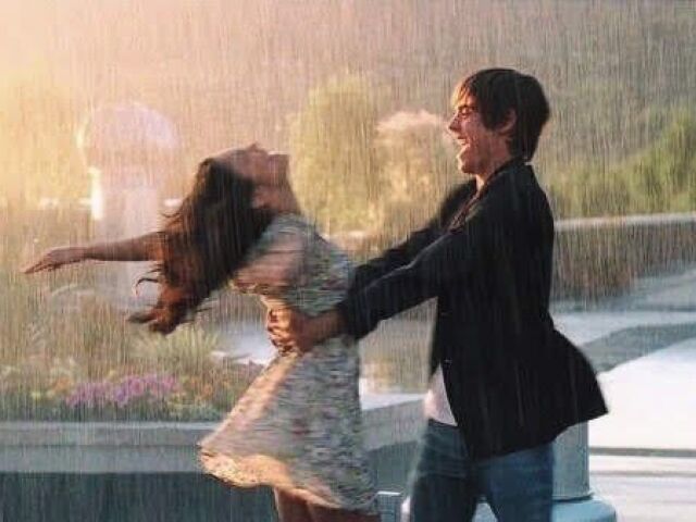 Dançar valsa no terraço na chuva igual o Troy e a Gabriela
