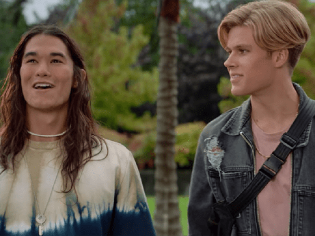 Booboo Stewart (Willie)
e Owen Joyner (Alex)