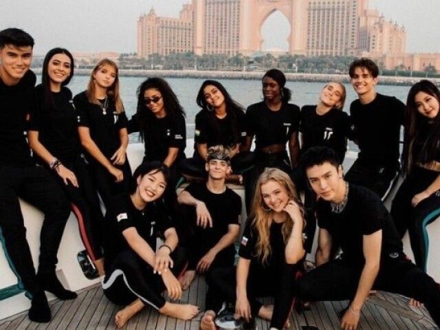 Now United e Charli