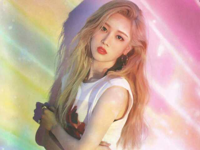 •Kim Lip•