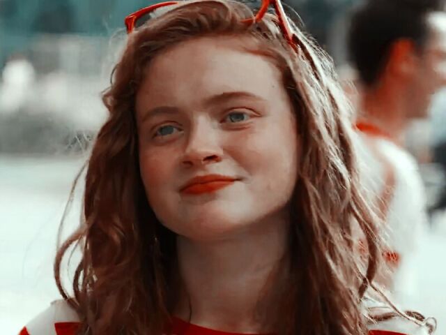 Com a Max ( Sadie Sink )