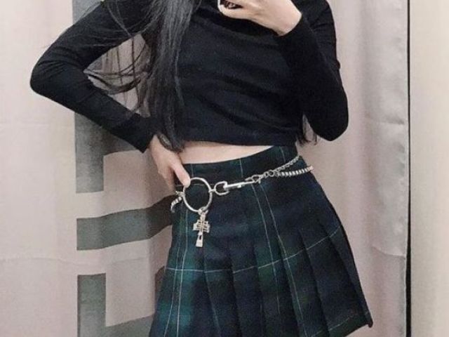 Uma saia estilo colegial e uma blusinha!