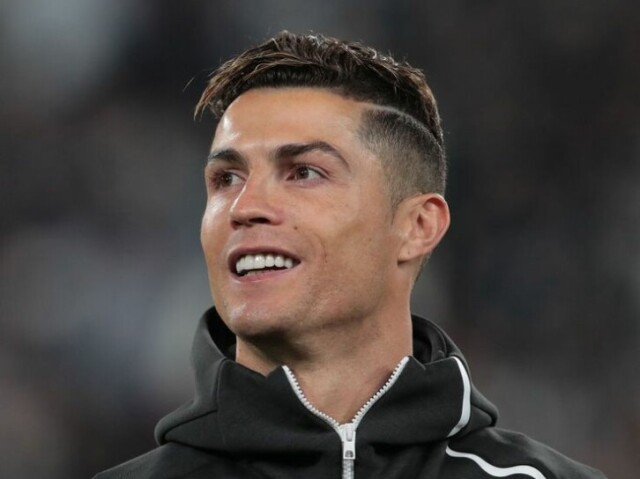 Se você marcava o CR7 ESSA É A RESPOSTA

Olha acho que você deveria ser mais humilde sabe,voce sempre é arrogante e debochado nas entrevistas,acho que você deveria revisar isso sabe?, É só um conselho de alguém experiente 

Sua resposta:ficam enchendo meu saco,só me perturbando tenho que responder sempre a altura 
Que é falando tudo que já ganhei aí eles ficam mudos,
Mas posso pensar em mudar de comportamento,obrigado pelo Conselho tio reus