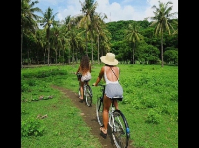 andar de bike na praia