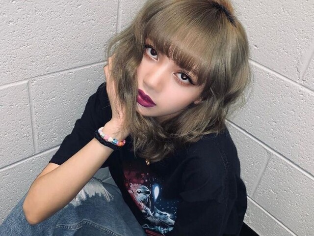 LALISA MANOBAN/Dançarina Principal, Rapper Líder, Vocalista Guia, Face e Maknae.