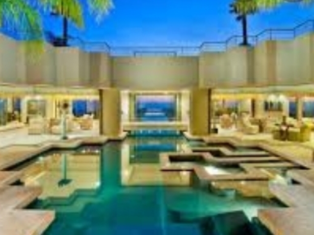 Luxuosa