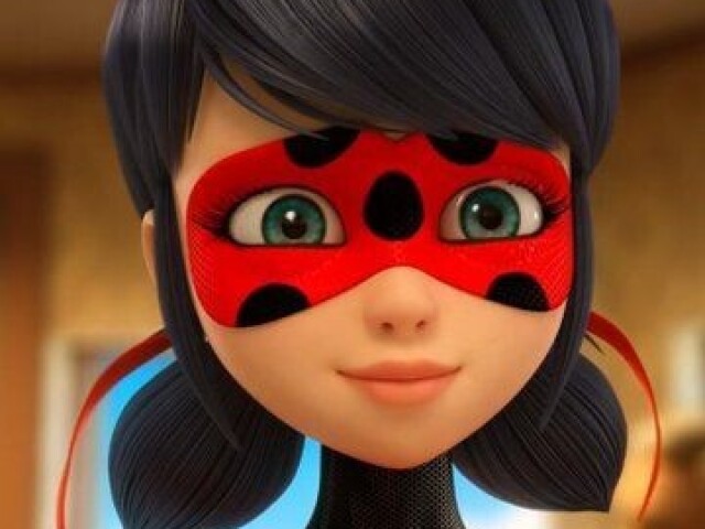 Alya é a ladybug e um super heroi deu pra ela o miraculos