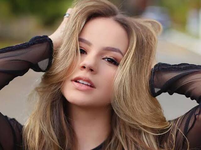 Bela Fernandes