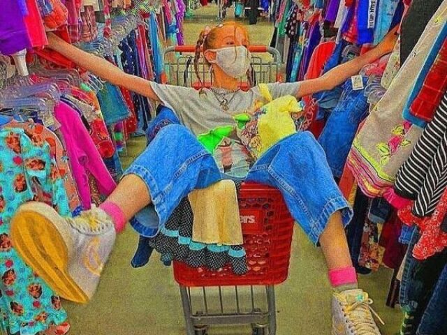 7 RINGS -ARIANA GRANDE