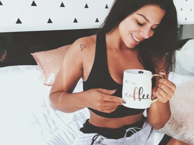 @S/N_1:
Sorrir é minha vida, alegria meu mundo e a felicidade é meu destino!
Curtido por 8.997 e milhares de outras pessoas.