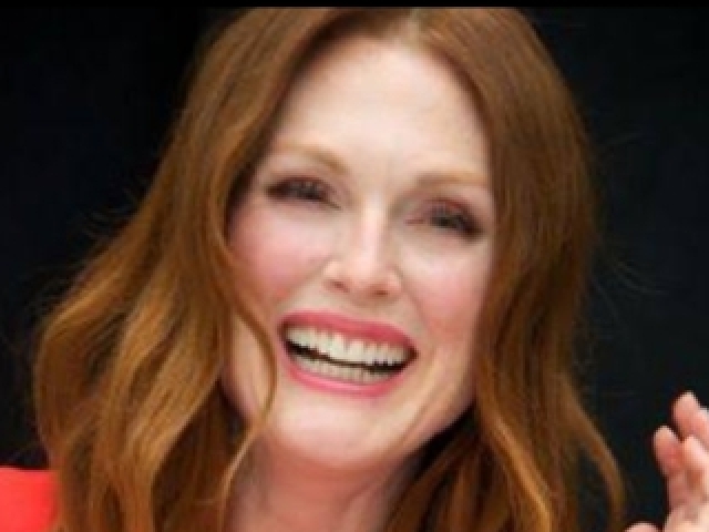 Julianne Moore 🦋