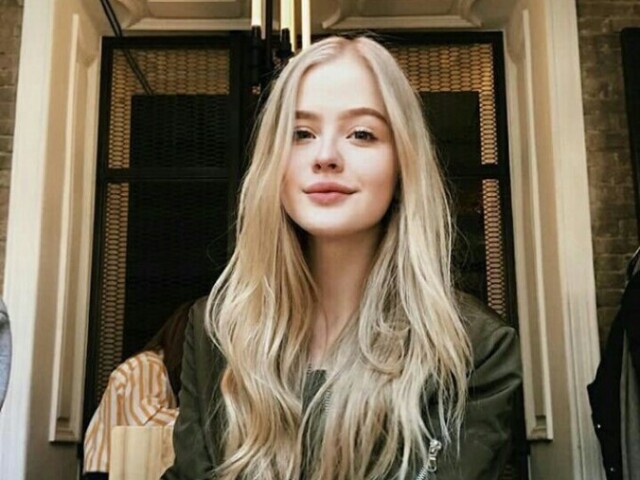 Nome:Aline
Idade:16