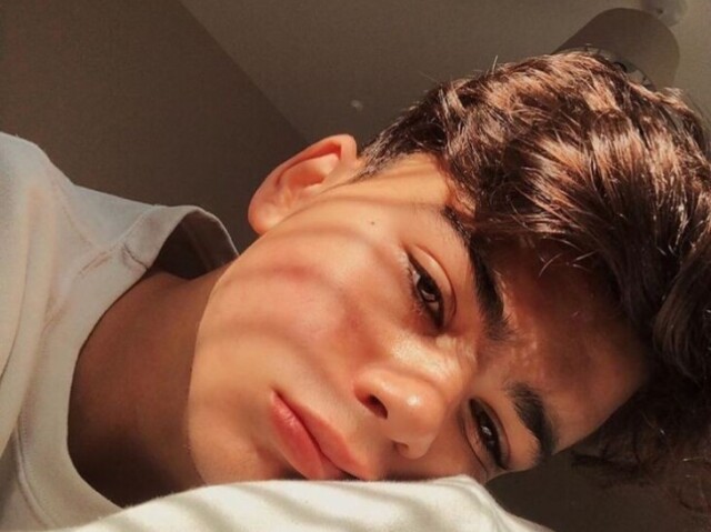 Nome:Ethan
Idade:17