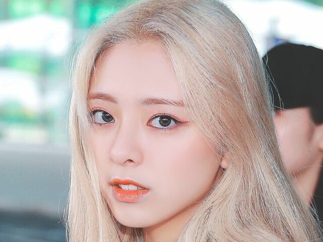 Yuna(itzy)