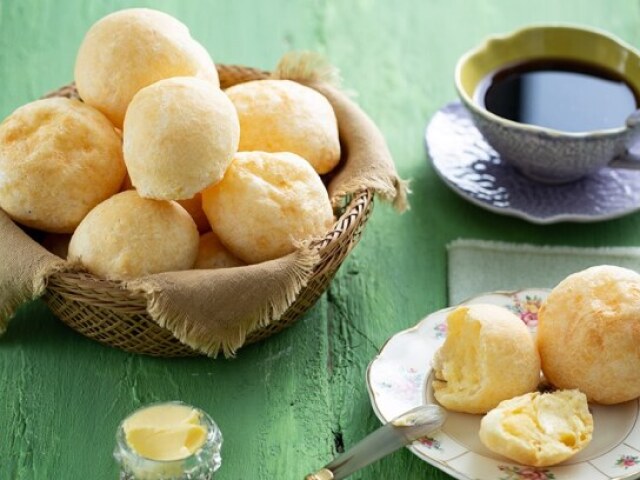 Pão de queijo e café