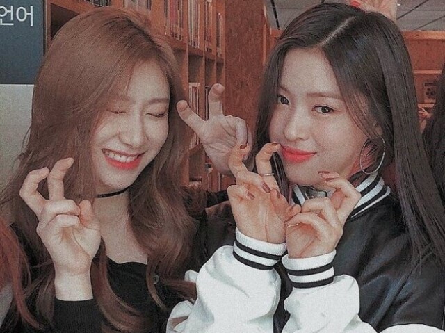 Ryujin e Chaeryeong (Itzy)