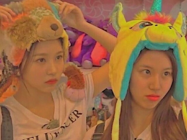 Mina e Chaeyoung (TWICE)