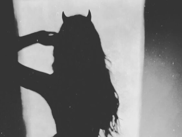 •.˚𝒆-𝒈𝒊𝒓𝒍 •.🥀