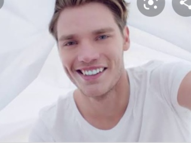 Dominic Sherwood