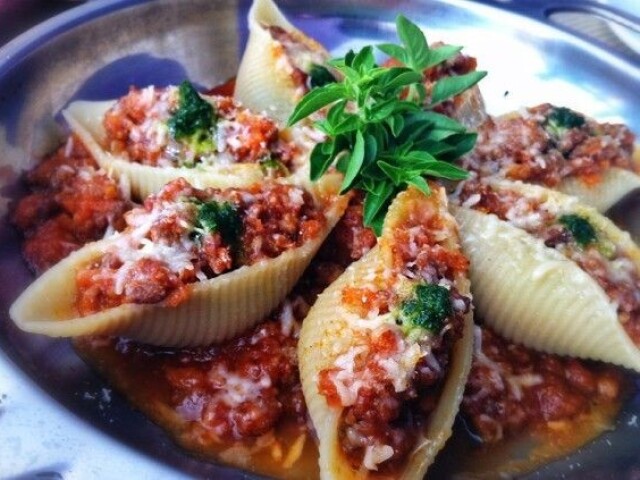 Conchiglione recheado com ragu de carne