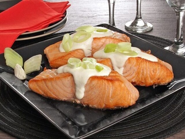 Salmão com alho poró ao molho de Cream Cheese