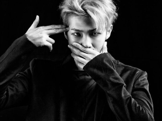 Dark, a cor preferida dele é preto, pq não o estilo tbm?? Além disso, quem não gosta da era Dark do Namjoon na mixtape dele