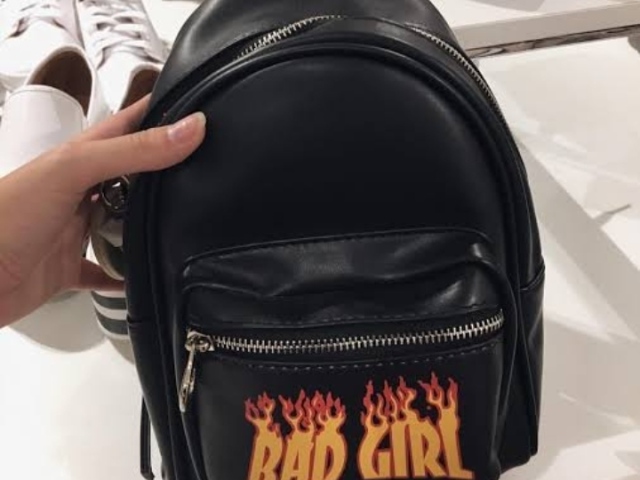 Bad girl 🖤