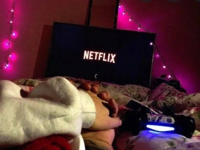 Não fomos a lugar nenhum ficamos em casa assistindo Netflix