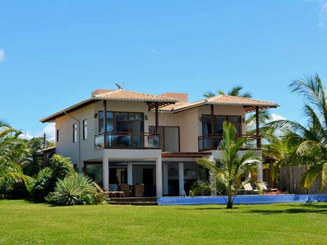 Casa de praia na Baía dos Porcos em Fernando de Noronha
(eles também alugam essa casa já que ela fica sem ser usada por muito tempo...é muito raro a familia de Nick ir até o local onde possuem a casa)
