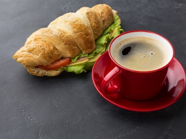 Um bem simples porque vão dar comida no avião e ainda posso comer no aeroporto