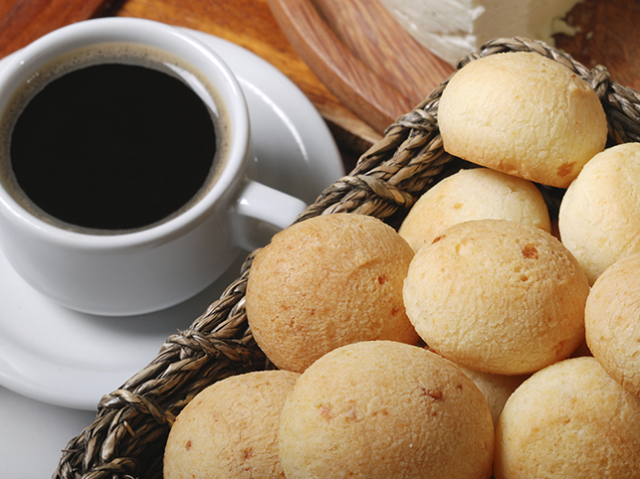 café e pão de queijo