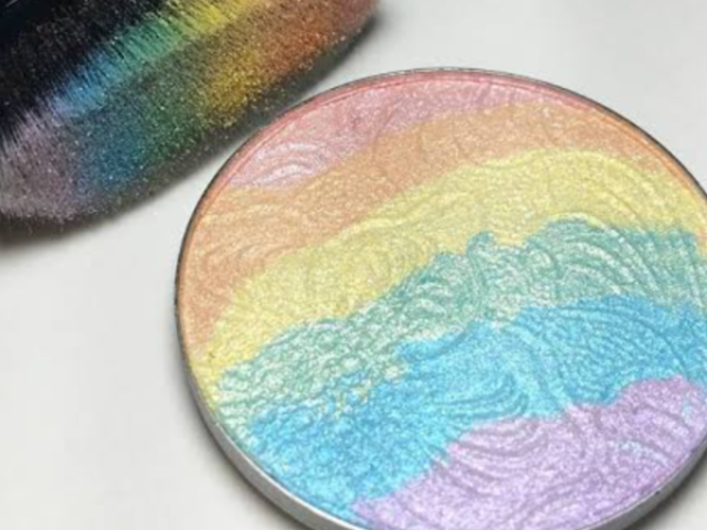 Colorido e com glitter isso que eu chamo de iluminador 🌈🌈🌈