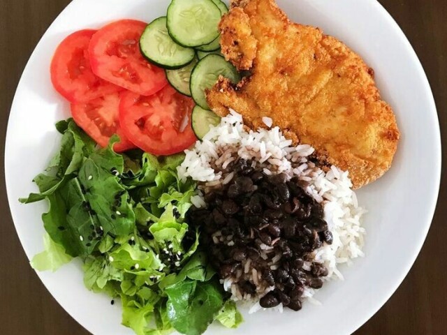 frango, feijão, arroz e salada