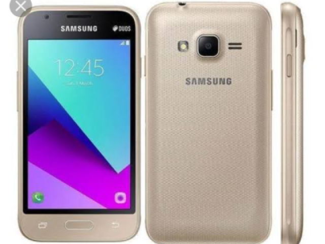 Samsung J1(8GB interna, 1GB de RAM)