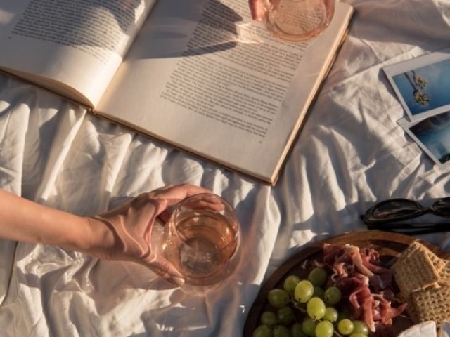 conversa, leitura e degustação de vinhos!