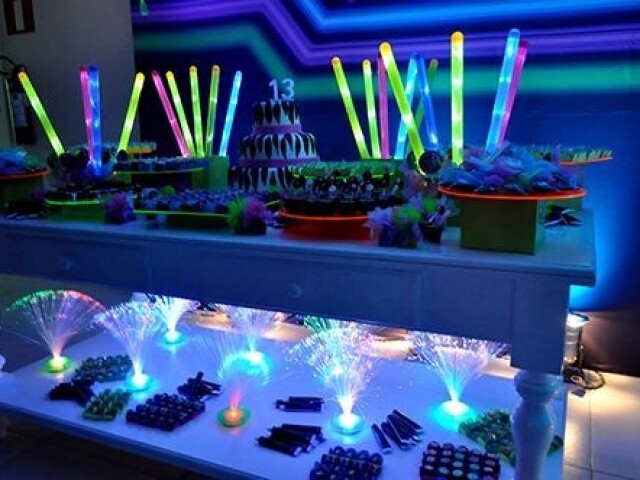 Leds e muita comida!