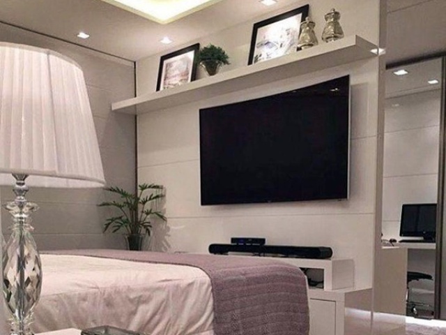 Ameiii esse quarto, muuuuuuito aconchegante, ainda mais que tem essa TV giiigante kkk