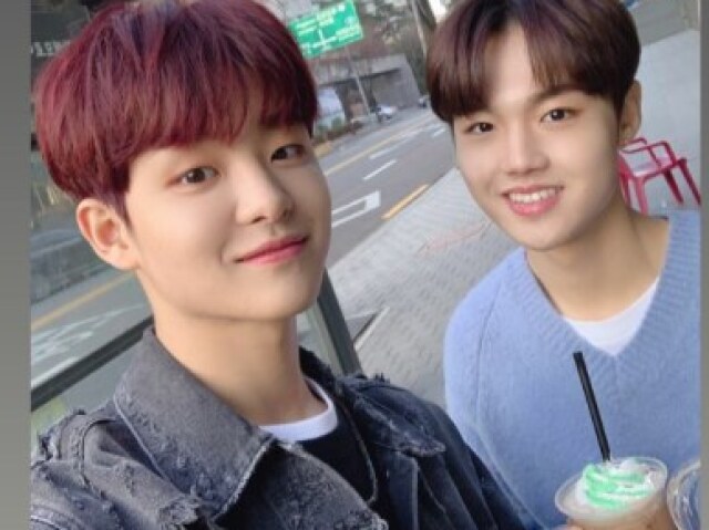 Jihoon🐼 e/ou Doyoung🐰