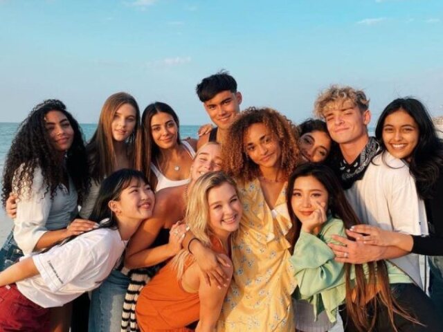 Sim, o now United tem 16 integrantes