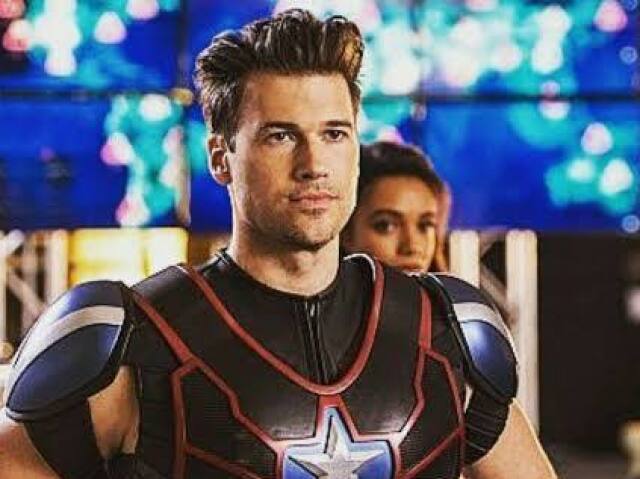 Nate Heywood (Capitão Gladiun)