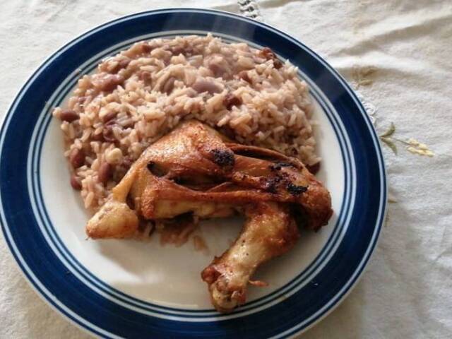 arroz,feixão e um franquinho mole