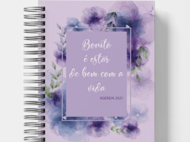 Agenda roxa com frase