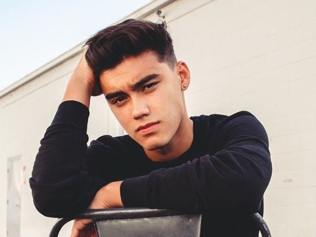 Você se parece com o Bailey May!