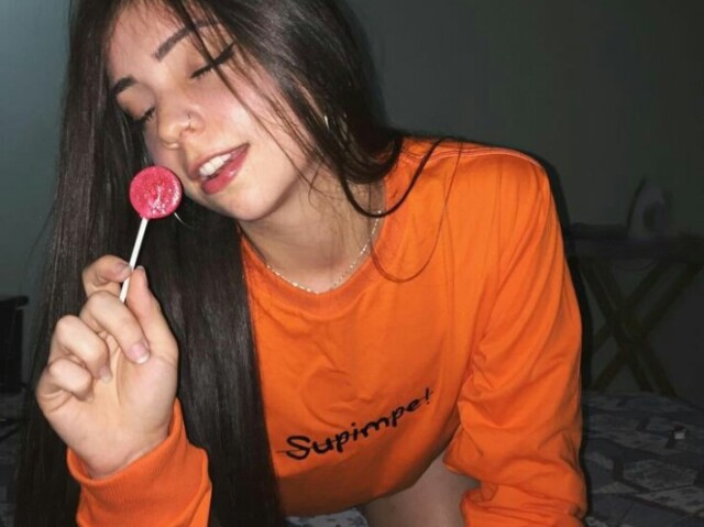 Vitória
17 anos
Lésbica