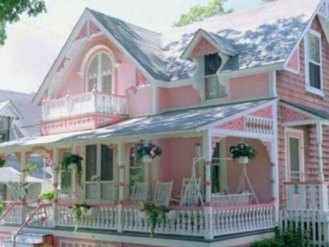 Imagina eu e meus amigos morando nessa casa super linda e fofa cor de rosa chá