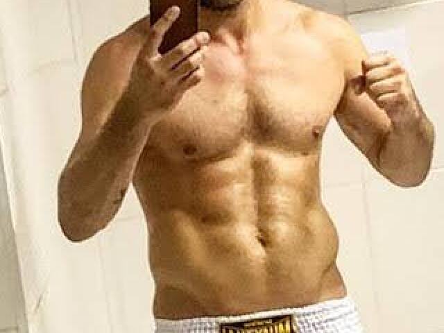 Seu musculoso parece de boxeador