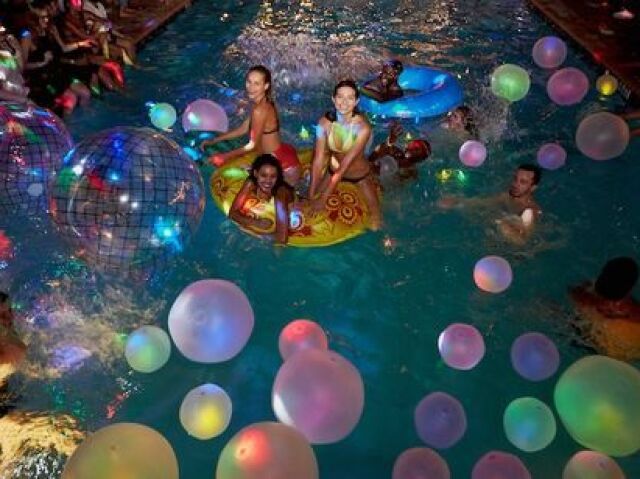 Monte sua pool party! 🍹