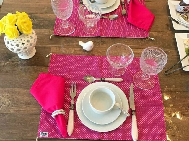 Uma mesa toda rosa, nada natalino