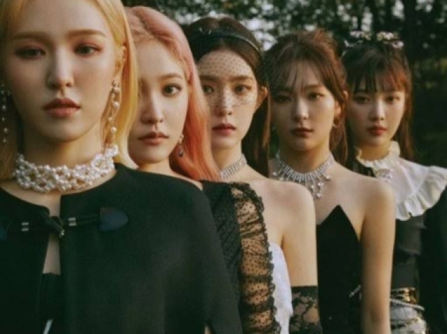 Parabéns, Red Velvet! Não conseguem ficar um dia longe de polêmicas, rs.