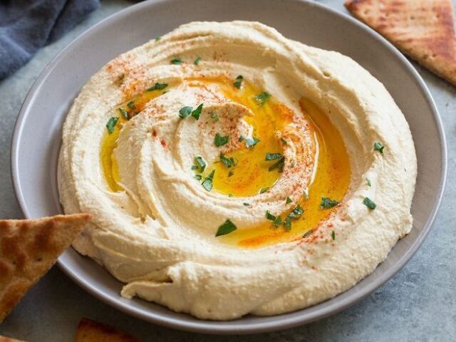 Homus
(minha mãe já fez pegou receita da Net eu n gostei achei enjoativo mais quem gosto de minha vó voltando...)